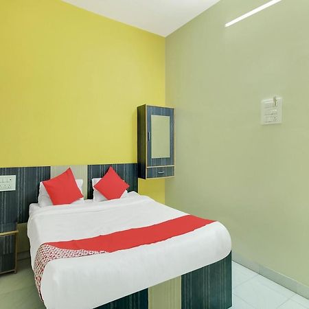 Oyo Flagship 48365 Hotel Shiva'S Castle Chalisgaon Esterno foto