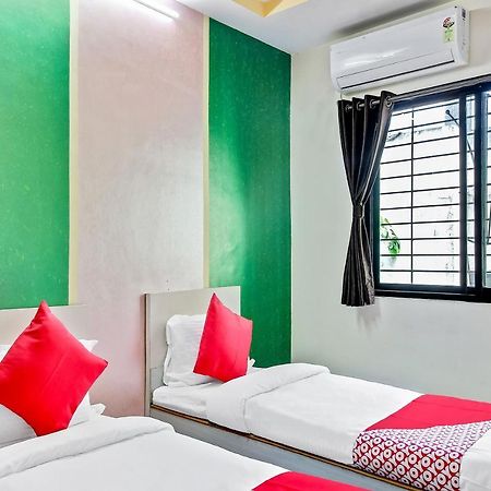 Oyo Flagship 48365 Hotel Shiva'S Castle Chalisgaon Esterno foto