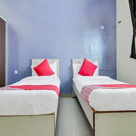 Oyo Flagship 48365 Hotel Shiva'S Castle Chalisgaon Esterno foto
