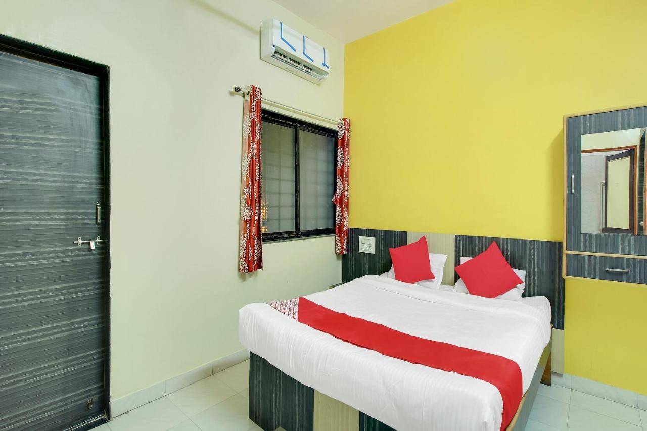 Oyo Flagship 48365 Hotel Shiva'S Castle Chalisgaon Esterno foto