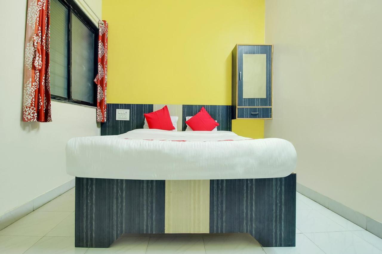 Oyo Flagship 48365 Hotel Shiva'S Castle Chalisgaon Esterno foto