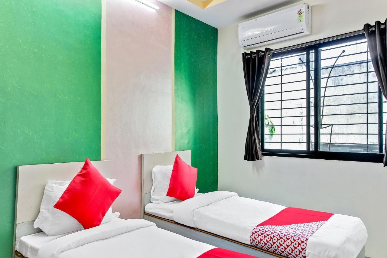 Oyo Flagship 48365 Hotel Shiva'S Castle Chalisgaon Esterno foto