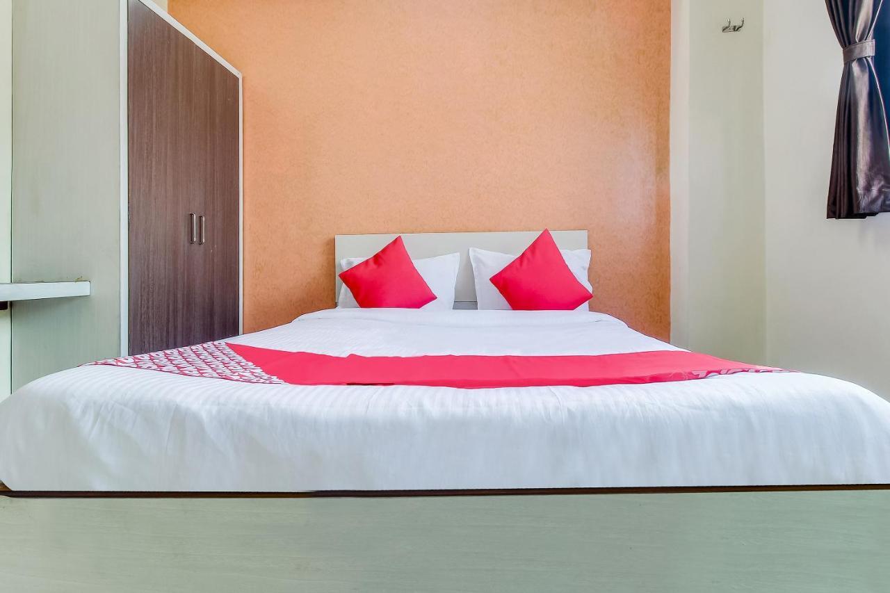 Oyo Flagship 48365 Hotel Shiva'S Castle Chalisgaon Esterno foto