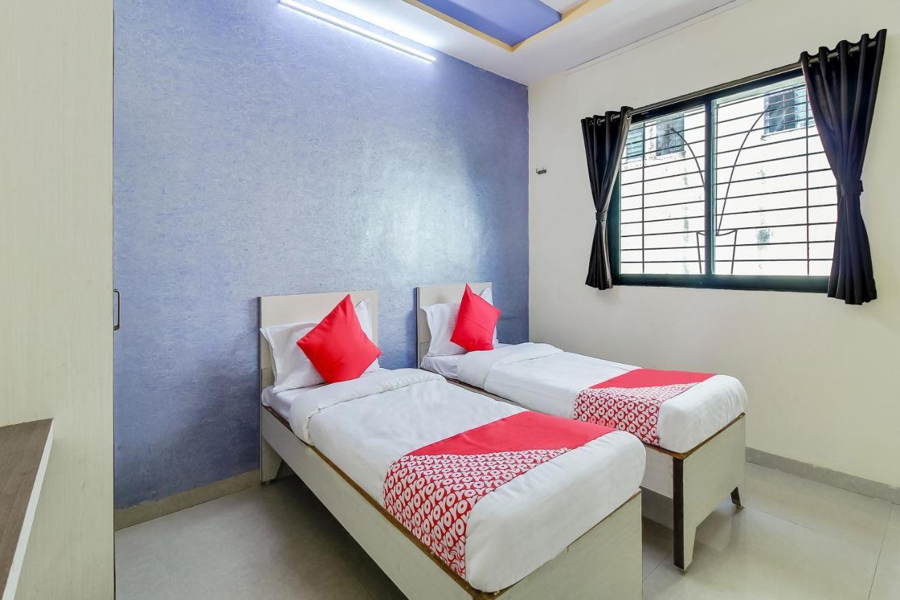 Oyo Flagship 48365 Hotel Shiva'S Castle Chalisgaon Esterno foto