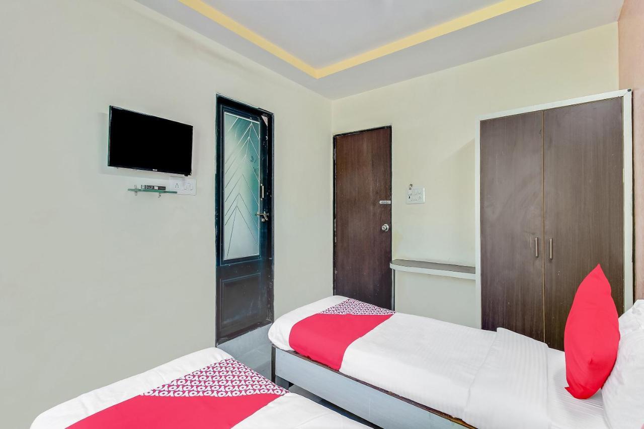 Oyo Flagship 48365 Hotel Shiva'S Castle Chalisgaon Esterno foto