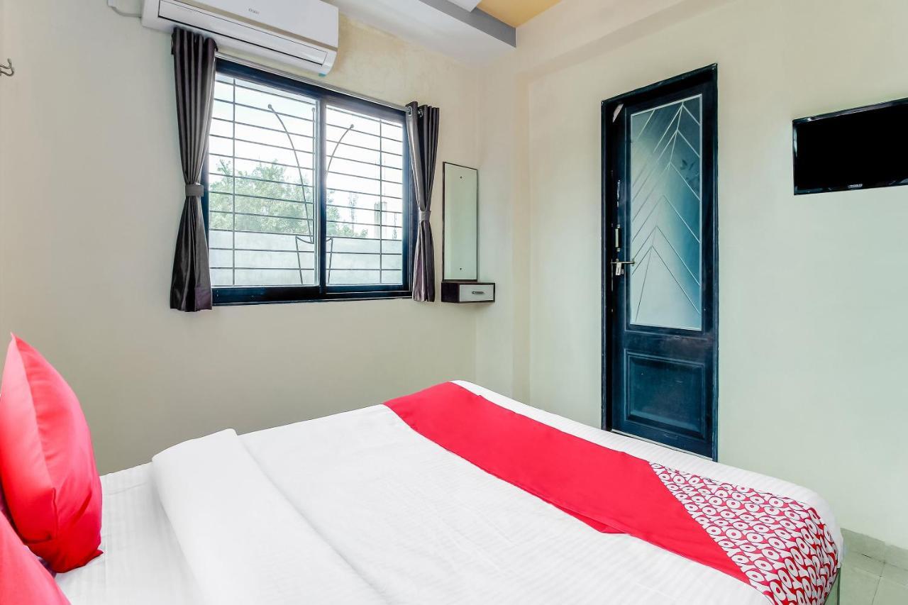 Oyo Flagship 48365 Hotel Shiva'S Castle Chalisgaon Esterno foto