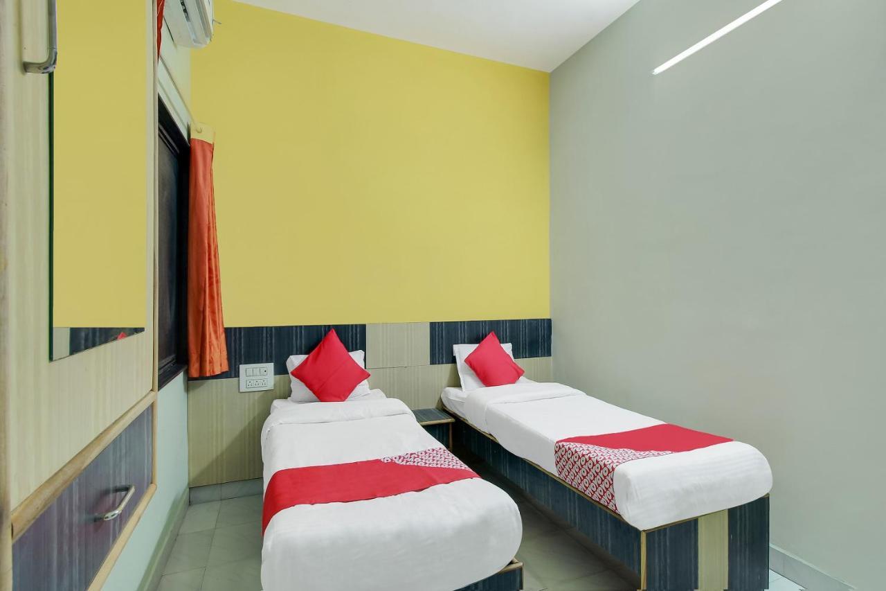 Oyo Flagship 48365 Hotel Shiva'S Castle Chalisgaon Camera foto