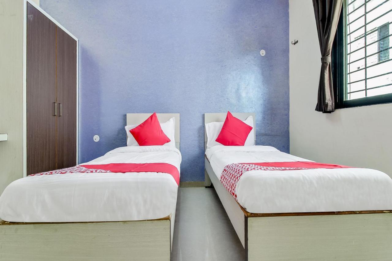 Oyo Flagship 48365 Hotel Shiva'S Castle Chalisgaon Esterno foto