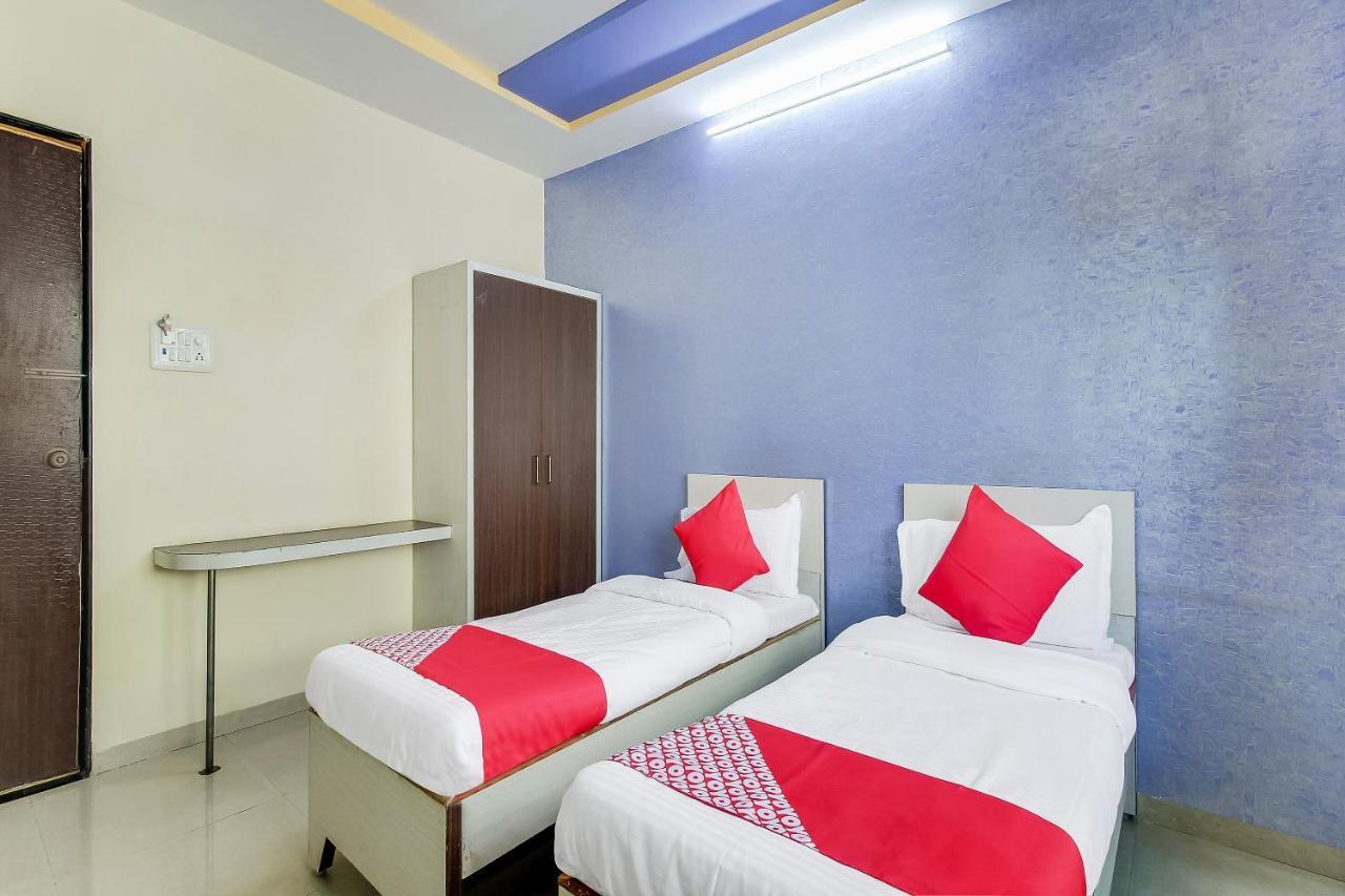 Oyo Flagship 48365 Hotel Shiva'S Castle Chalisgaon Esterno foto