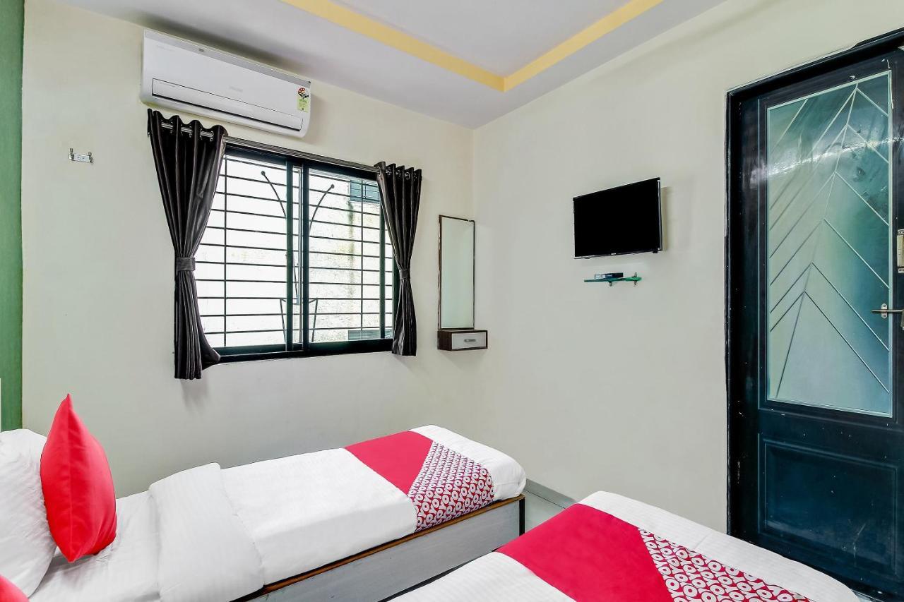 Oyo Flagship 48365 Hotel Shiva'S Castle Chalisgaon Esterno foto