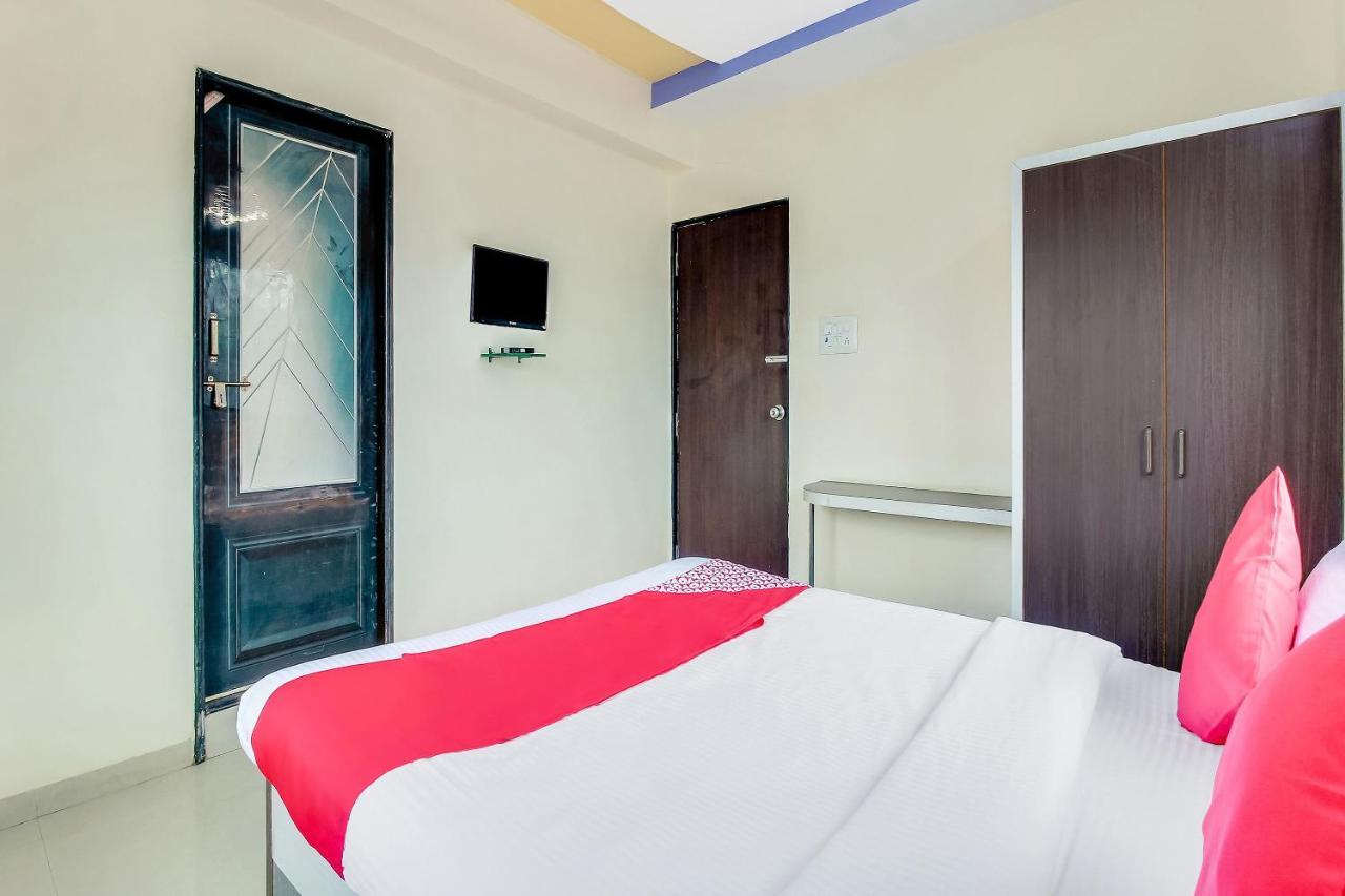 Oyo Flagship 48365 Hotel Shiva'S Castle Chalisgaon Esterno foto