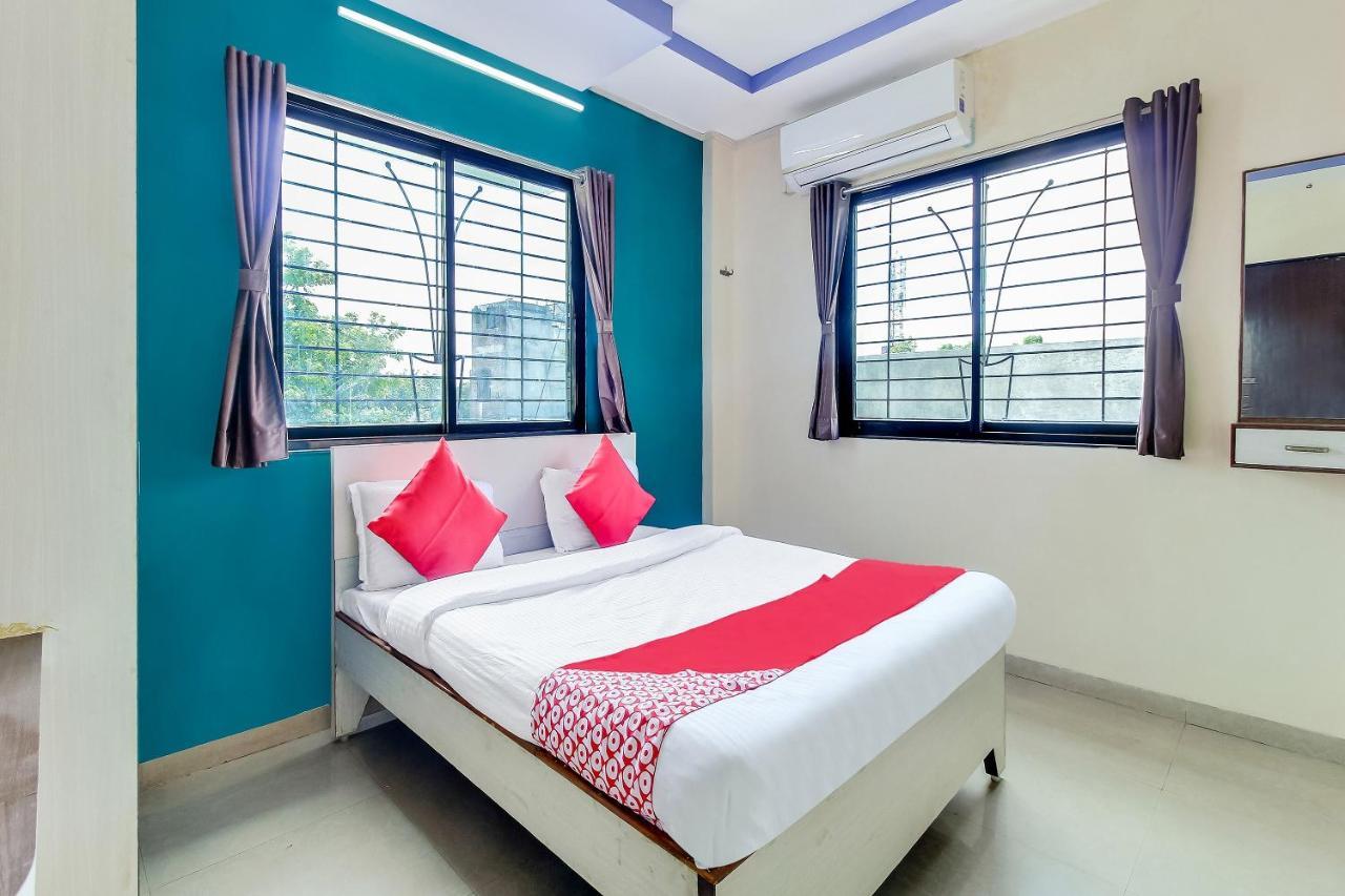 Oyo Flagship 48365 Hotel Shiva'S Castle Chalisgaon Esterno foto