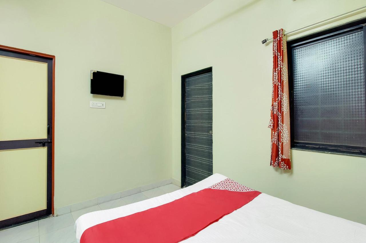 Oyo Flagship 48365 Hotel Shiva'S Castle Chalisgaon Esterno foto